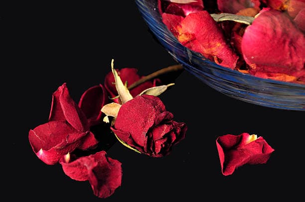 تصویر 4 از گل سرخ خشک یا پودری خوش‌ رنگ و معطر برای دمنوش و تزیین